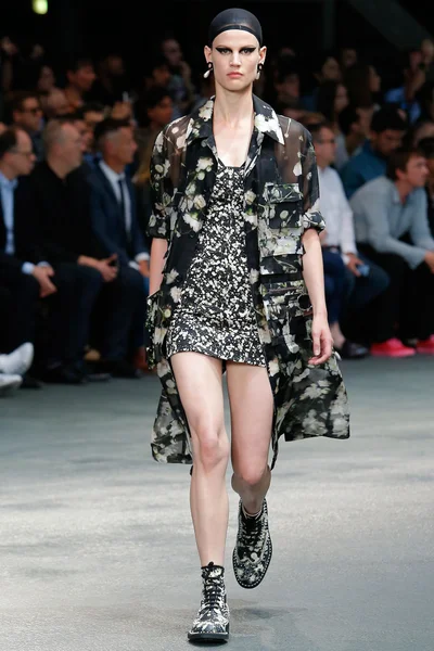 Look 43